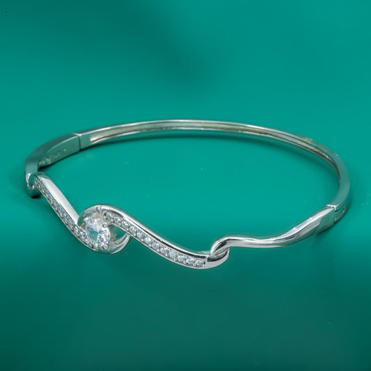 Wave Twist Solitaire Bracelet – Elegant Zircon Bangle in Sterling Silver for Women - Zentara Jewels
