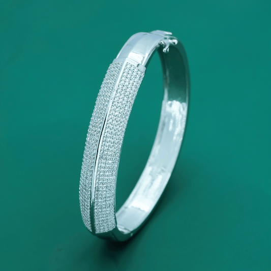 DualGlint Kada – Twin Row 925 Silver Spark Elegance