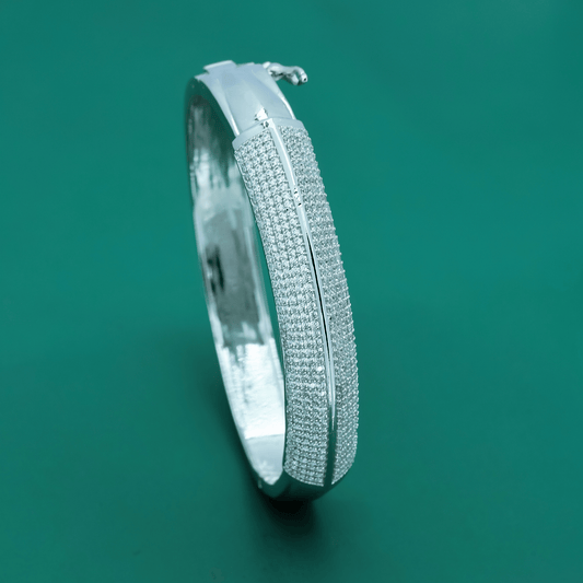 DualGlint Kada – Twin Row 925 Silver Spark Elegance