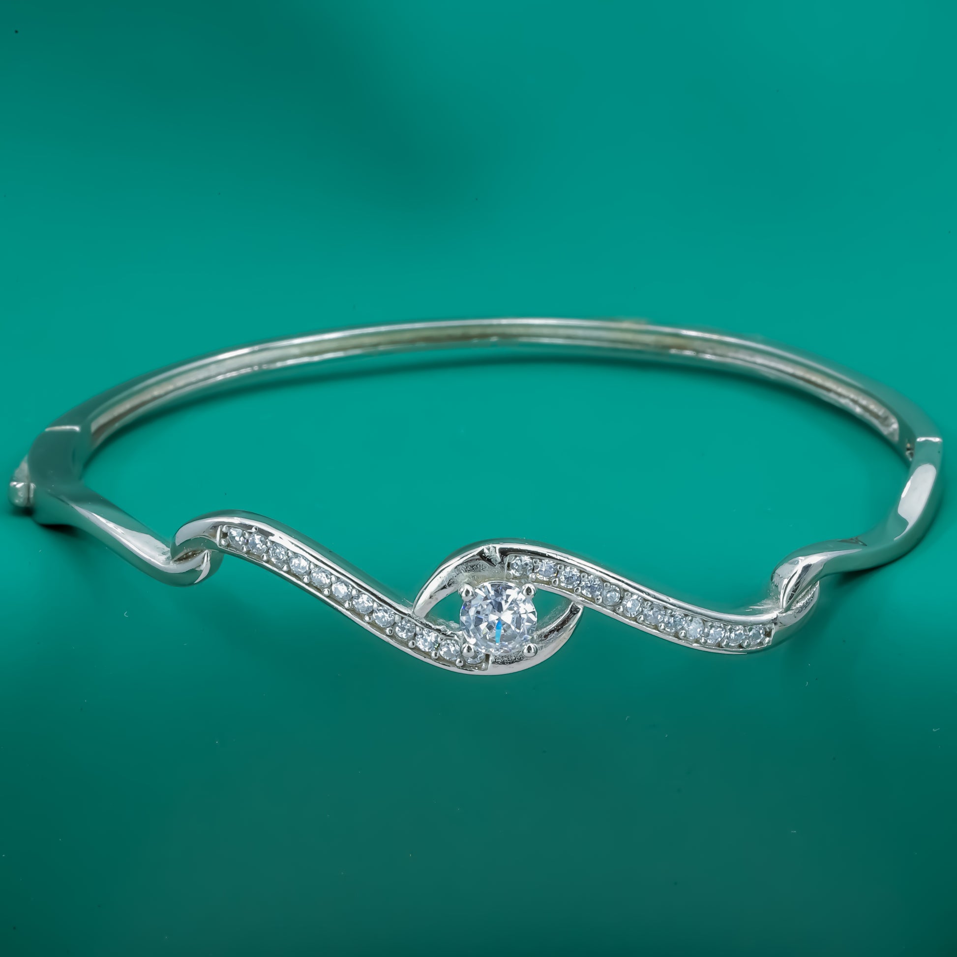 Wave Twist Solitaire Bracelet – Elegant Zircon Bangle in Sterling Silver for Women - Zentara Jewels
